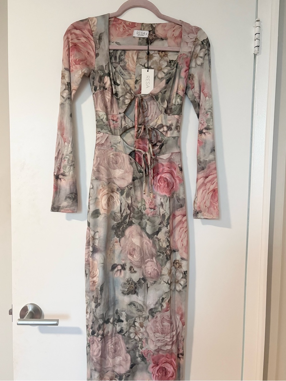 Xs soft floral Resa Dress - Picture 2 of 7